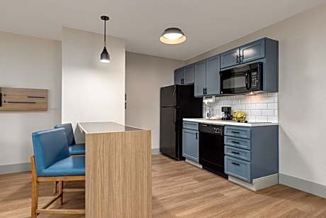 One-Bedroom King Suite