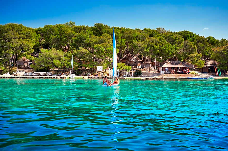 Pine Beach Pakostane Glamping Homes - All Inclusive light