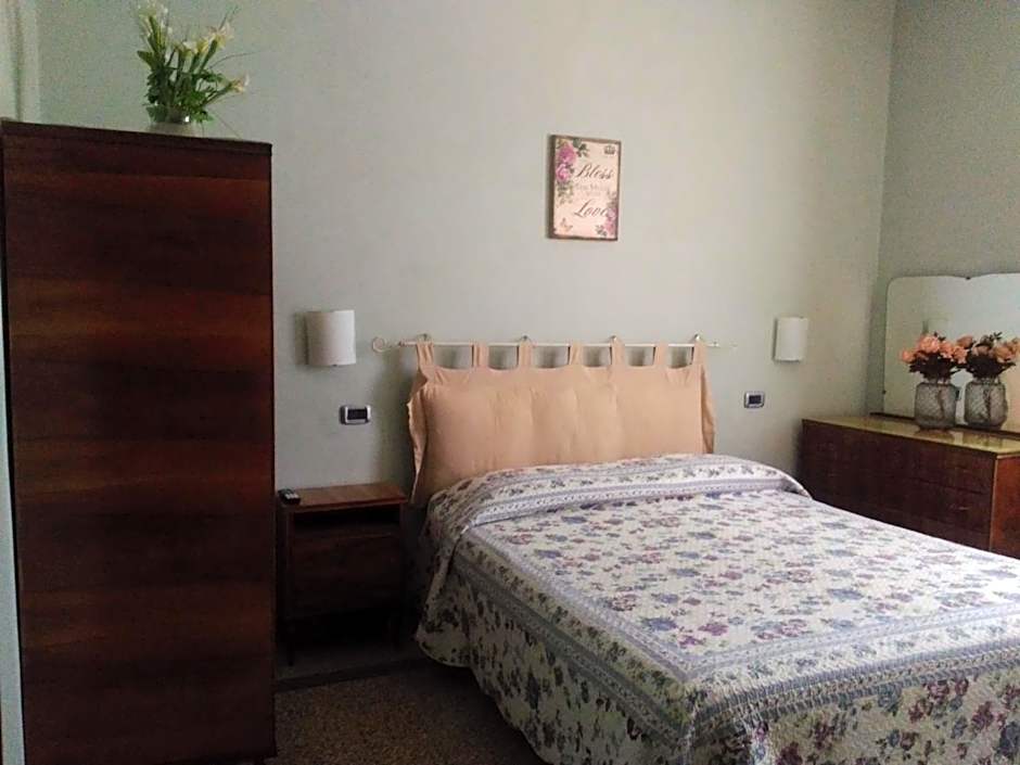 Photo 1 of 17 of Double Room