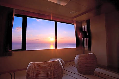 Deluxe Twin Room with Sea View