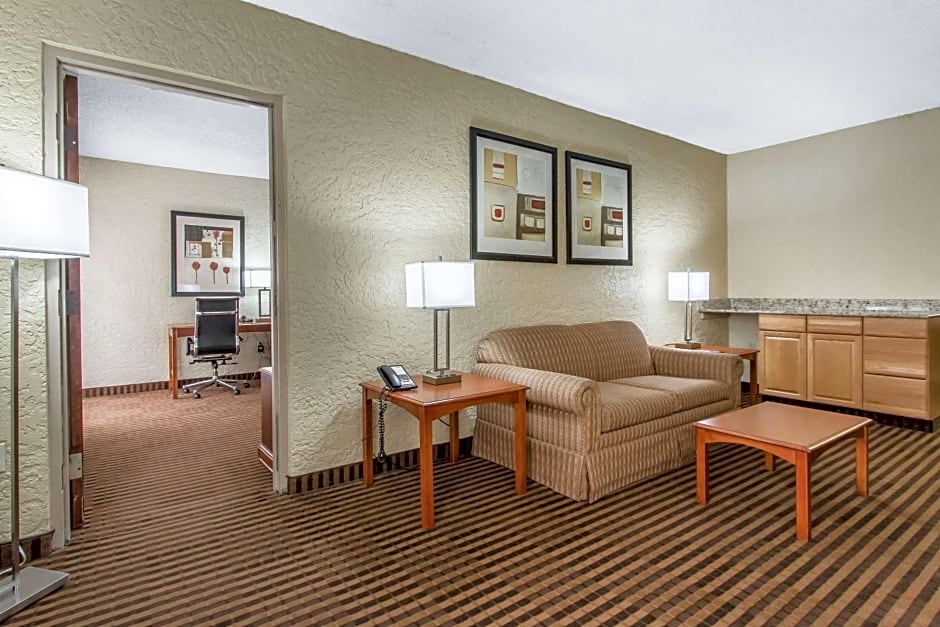 Clarion Hotel Broken Arrow - Tulsa