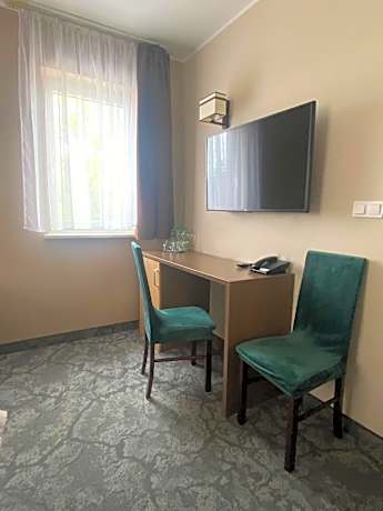 Family Room (2 Adults + 1 Child up to 12 years old)