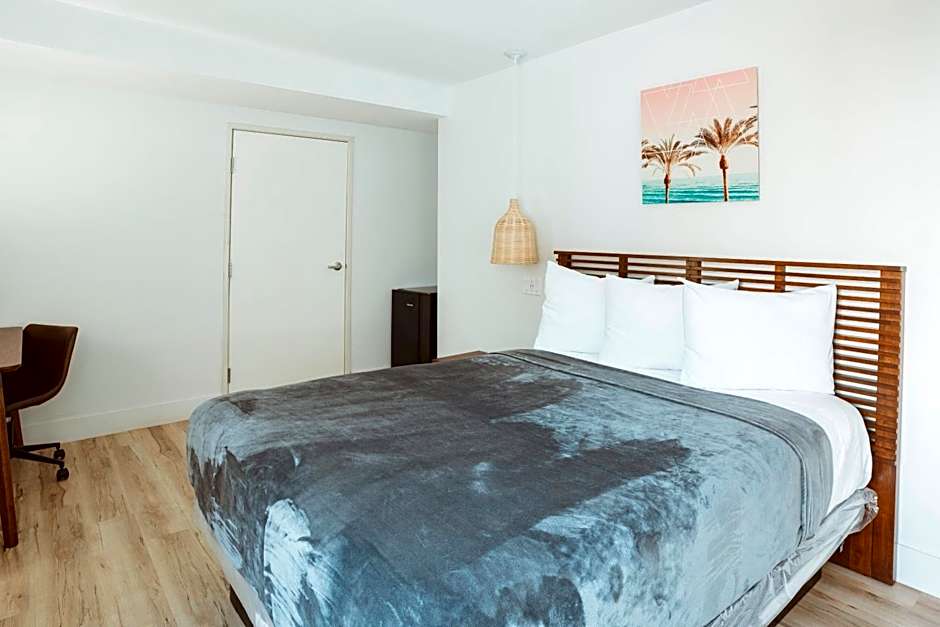 The Belmont Shore Inn