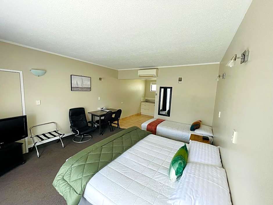 Kauri Court Motel and Apartments