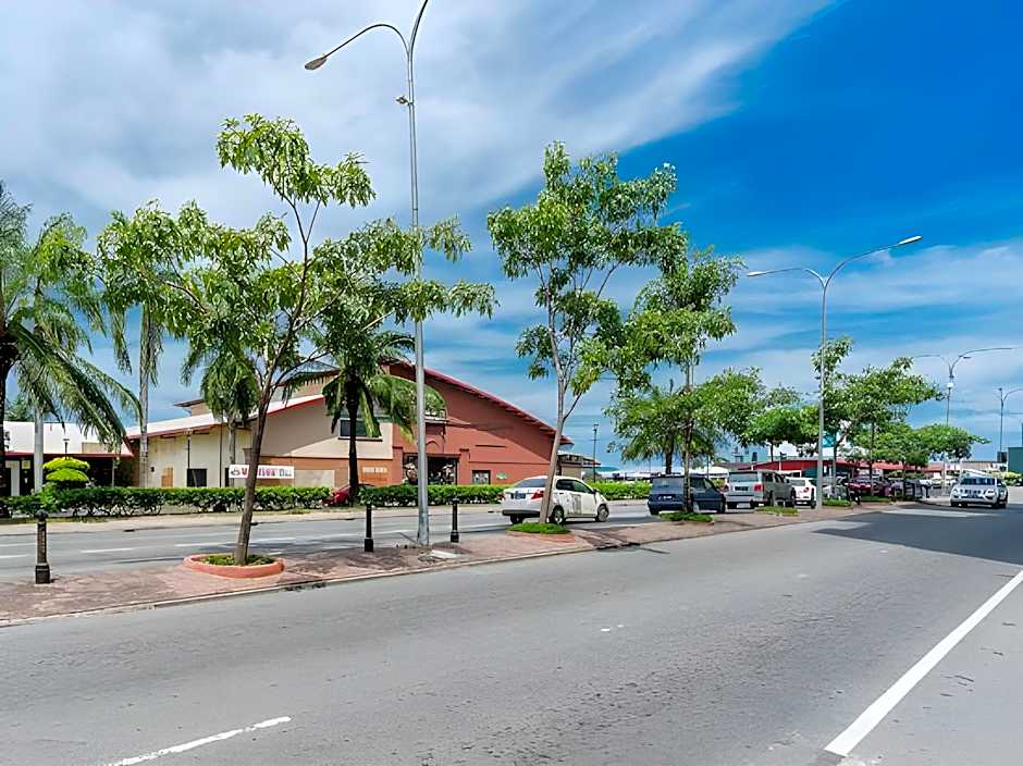 Kk Waterfront Hotel