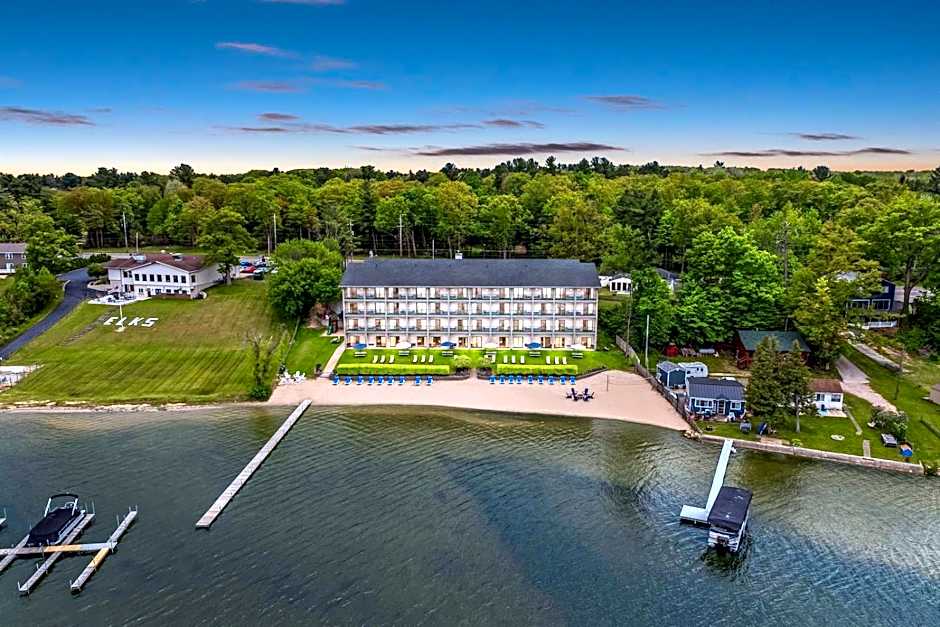 Beachfront Hotel Houghton Lake