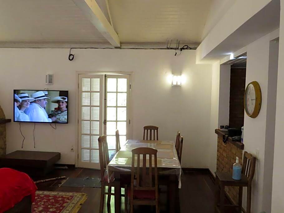 Linda casa em Mury,com riacho e lareira