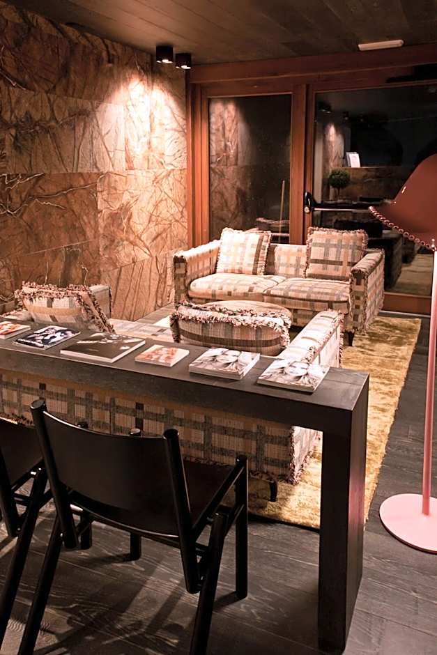 Alexander Charme Hotel