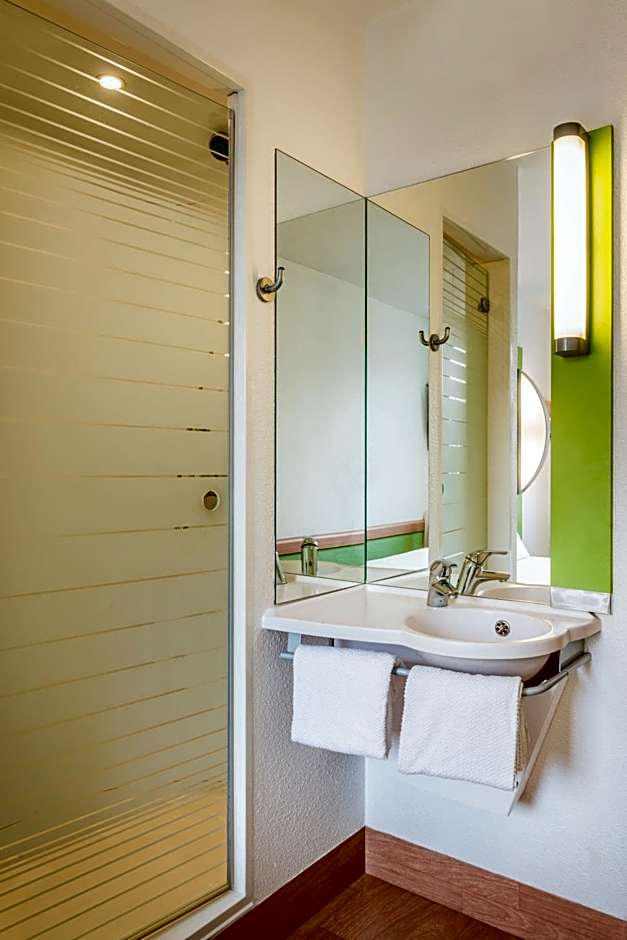 ibis Budget Courbevoie Paris La Defense