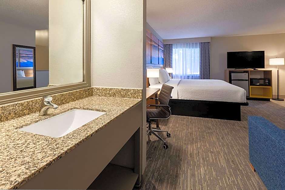 Days Inn by Wyndham Racine/Sturtevant