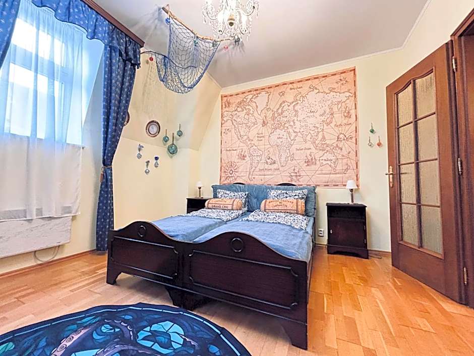 Pirate Family, Theme Room, Free Parking