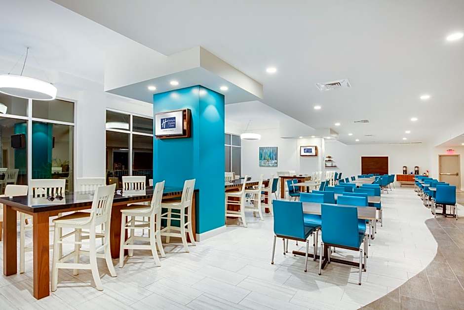 Holiday Inn Express & Suites Panama City Beach - Beachfront By IHG