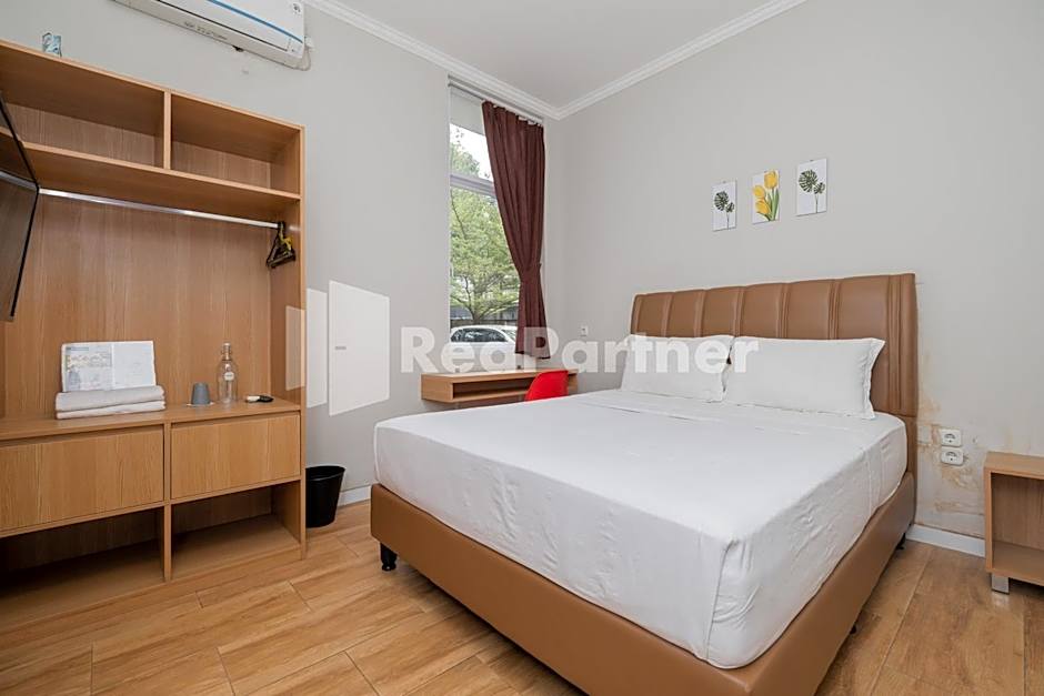 Palm Eight Mitra RedDoorz