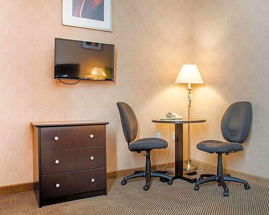 Woodstock Inn and Suites