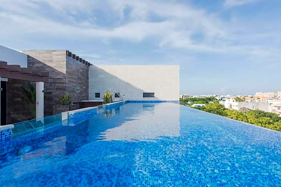 OneBR w Balcony or Small Studio in Playa del Carmen, BBQ, Pool Infinite, Whirlpool, AC, TV Smart, 200mb