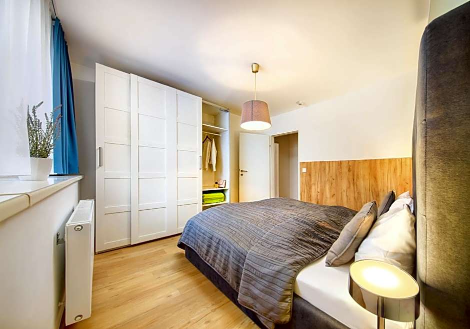 Jimmy's Apartments Dandelion