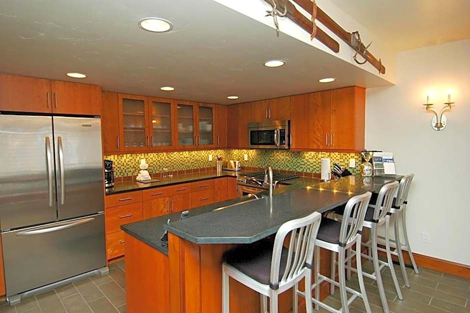 Fifth Avenue Condominiums By Frias