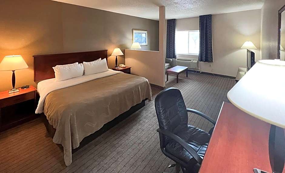 Quality Inn & Suites Grants - I-40
