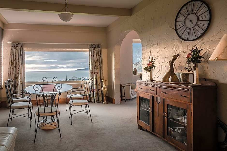 Te Aputa Lodge formerly La Casa Te Puru Lodge