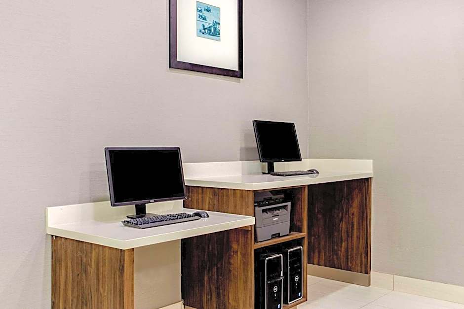 La Quinta Inn & Suites by Wyndham Northlake Ft. Worth