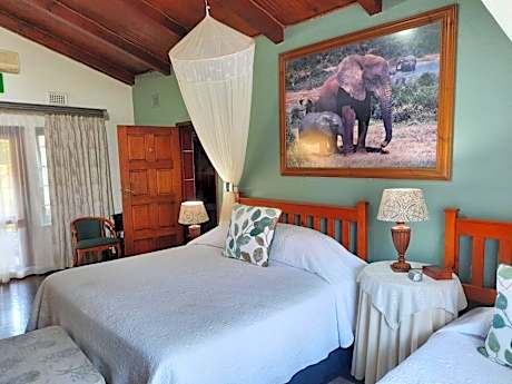 Deluxe Queen Room with Extra Bed