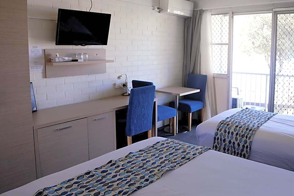 Zorba Waterfront Motel