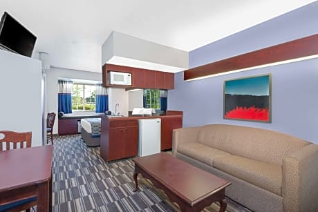 1 King Bed Studio Suite Non-Smoking