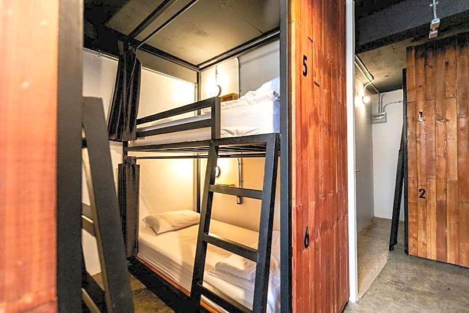 Banana hostel (Don Muang)