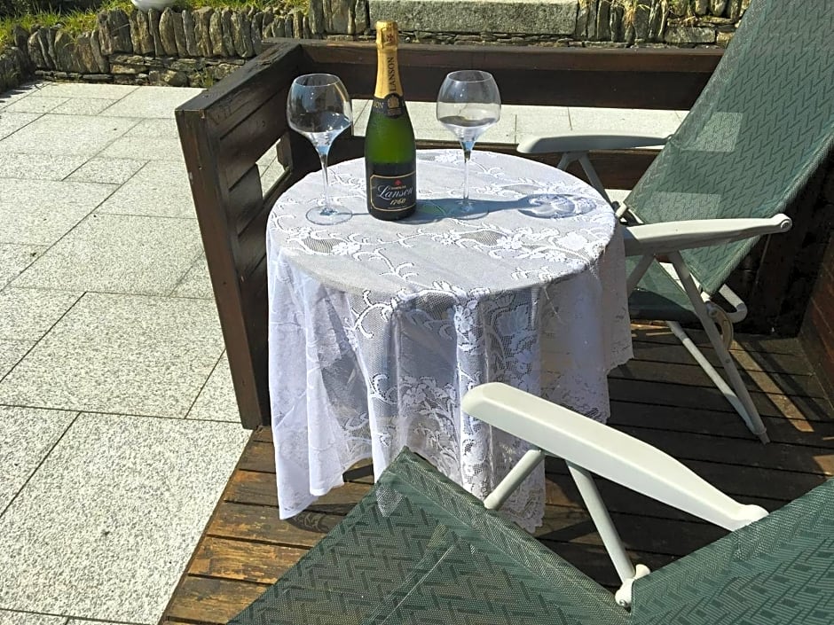 Chalet Superking bed Free Sauna jacuzzi