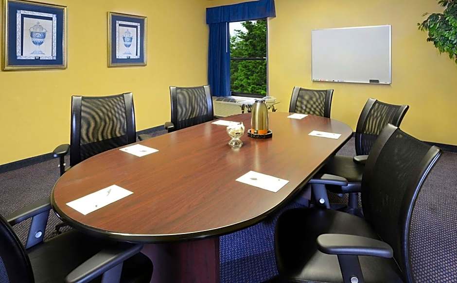 Hampton Inn By Hilton Roxboro