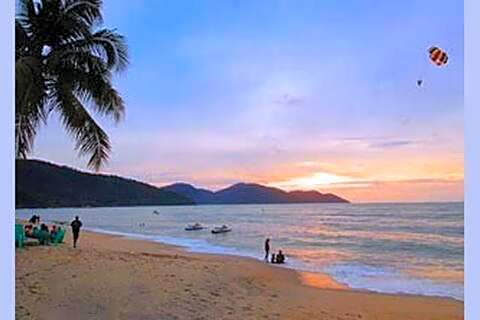 By The Sea Partial Seaview n Mountain View 383