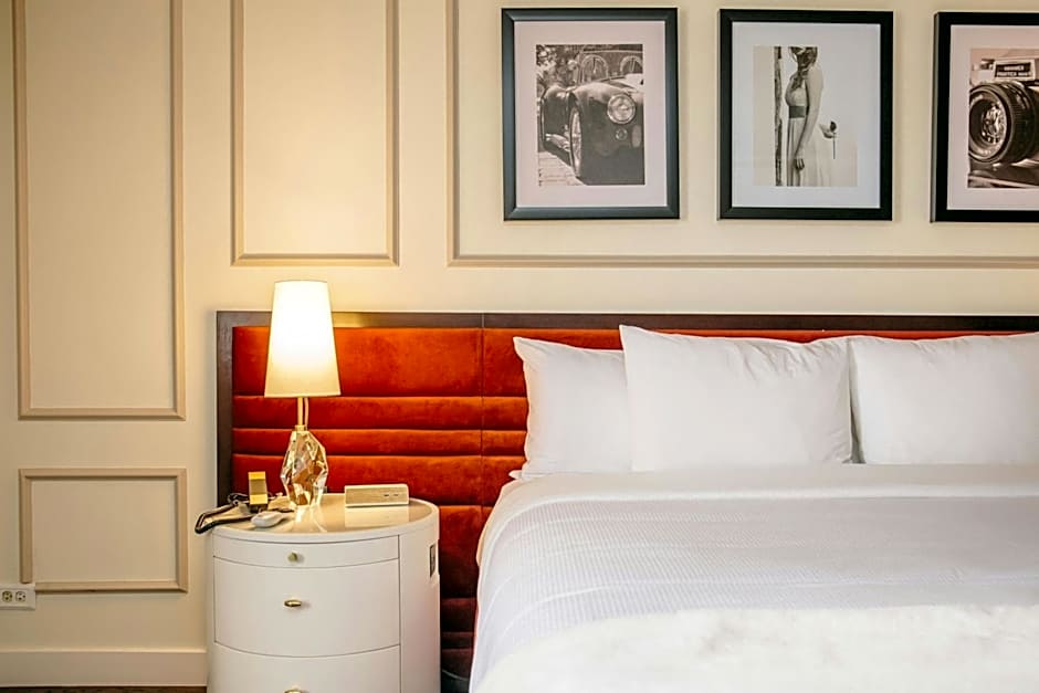 The Drake Oak Brook, Autograph Hotels