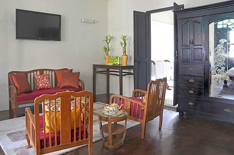 Noordin Mews Hotel