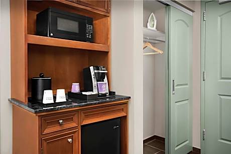 Queen Room with Two Queen Beds - Hearing Access