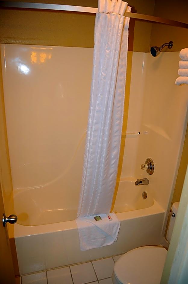 Boarders Inn and Suites by Cobblestone Lamar Missouri