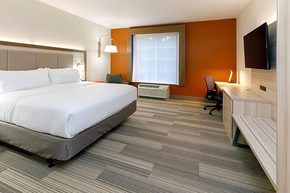 Holiday Inn Express & Suites Sturbridge By IHG