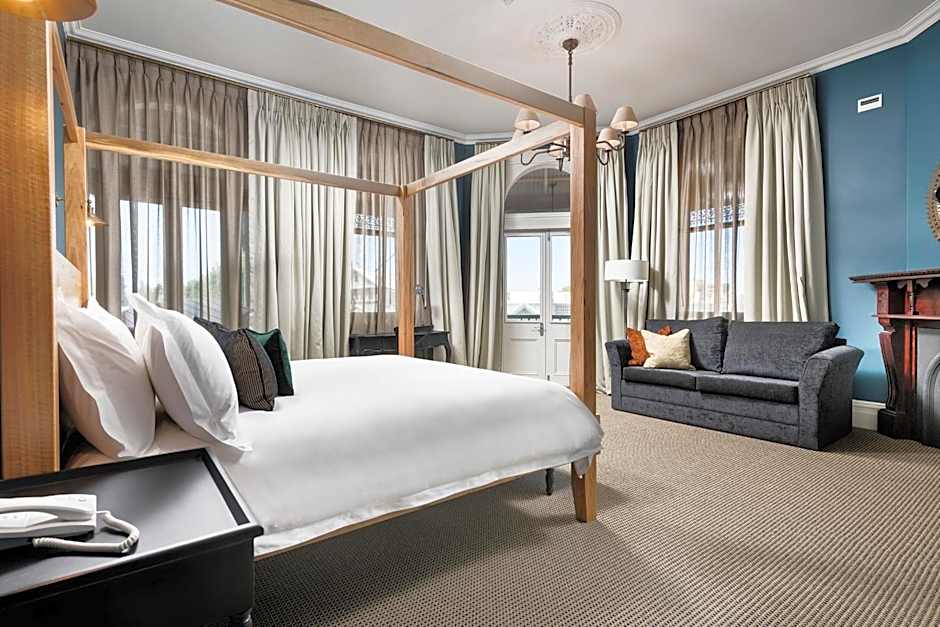 The National Hotel