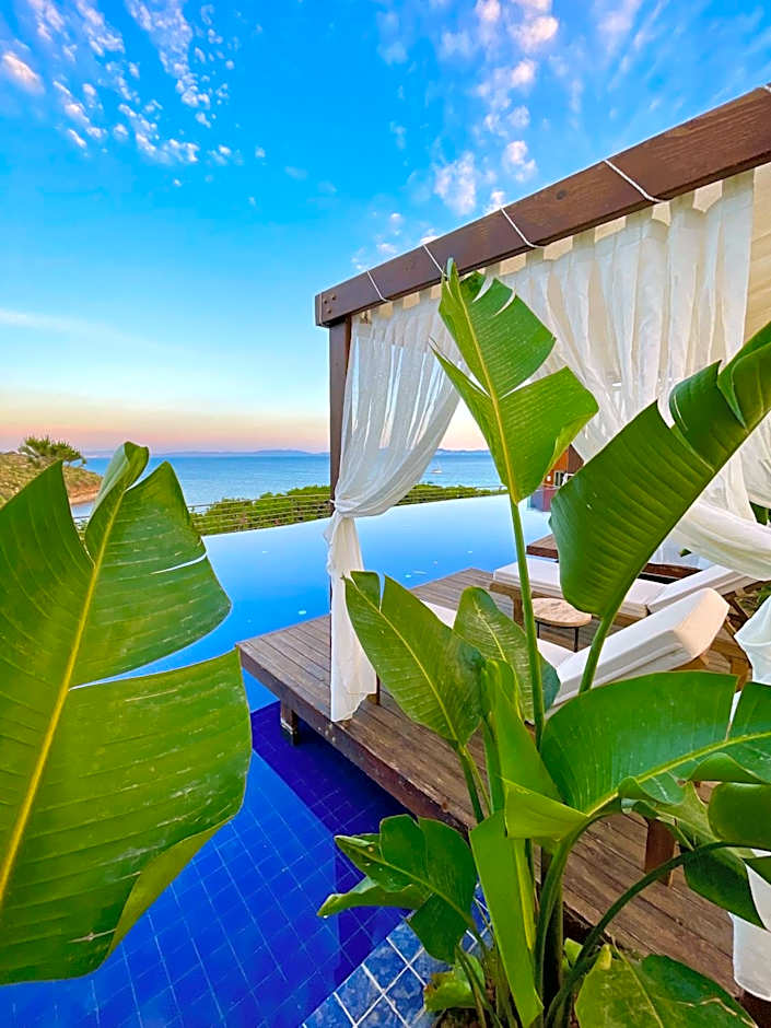 LAUR HOTELS Experience & Elegance