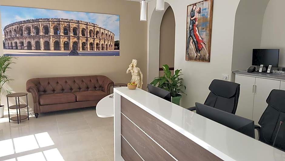 SQUARE HOTEL