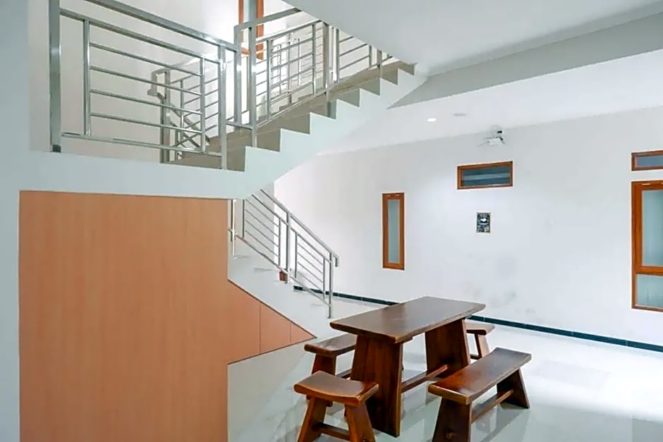 De Mangkoe Homestay by RedDoorz – Banjarsari, Surakarta, SD