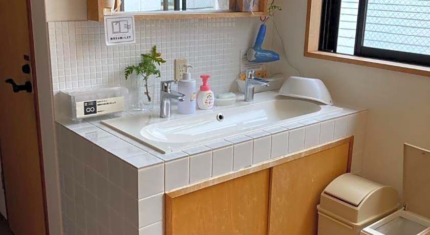 Guesthouse Hyakumanben Cross