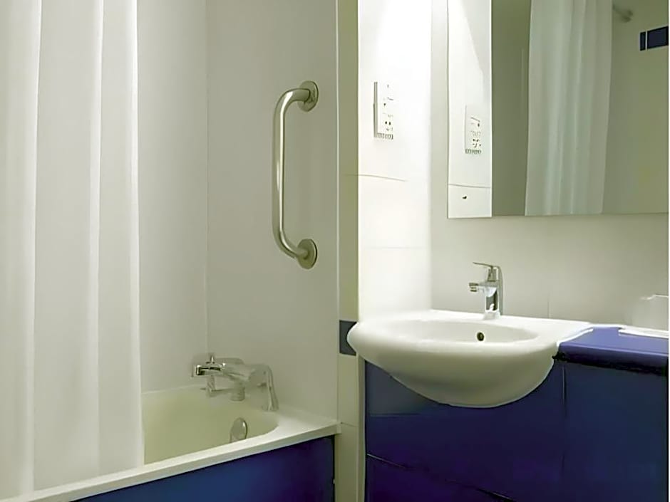 Travelodge Cardiff Central