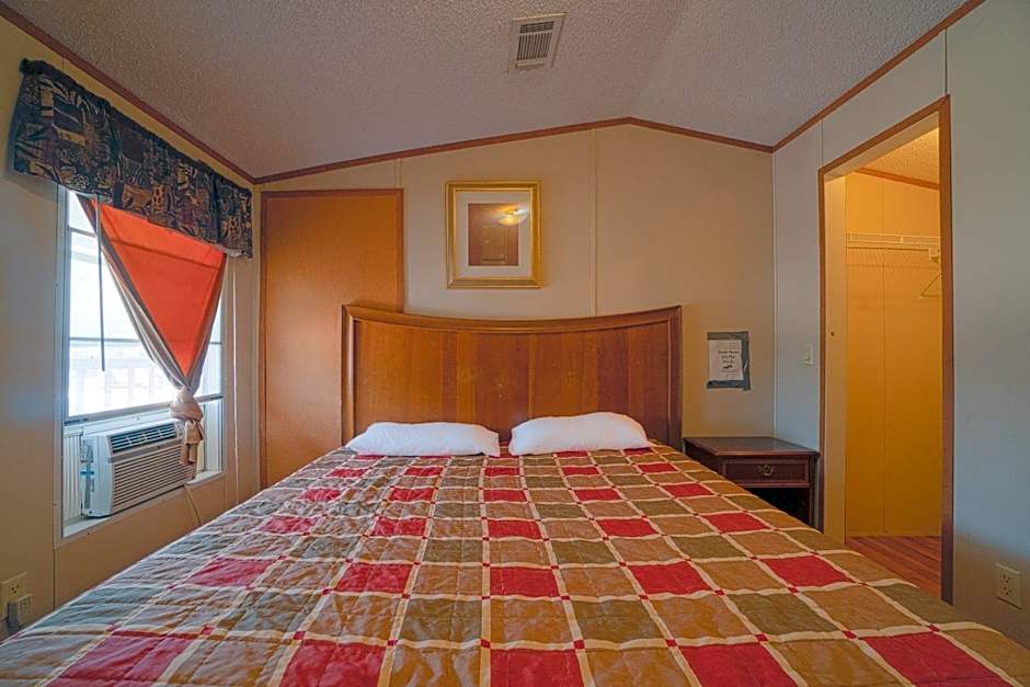 Grand Eagle Ford Lodge & RV Park