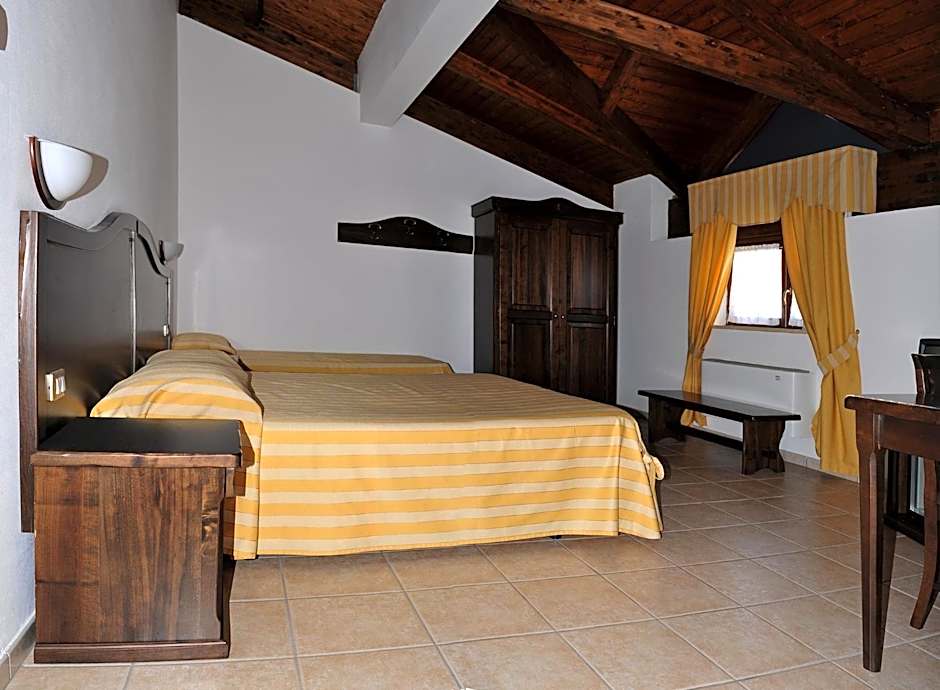 Photo 1 of 4 of Triple Room (2 Adults + 1 Child)