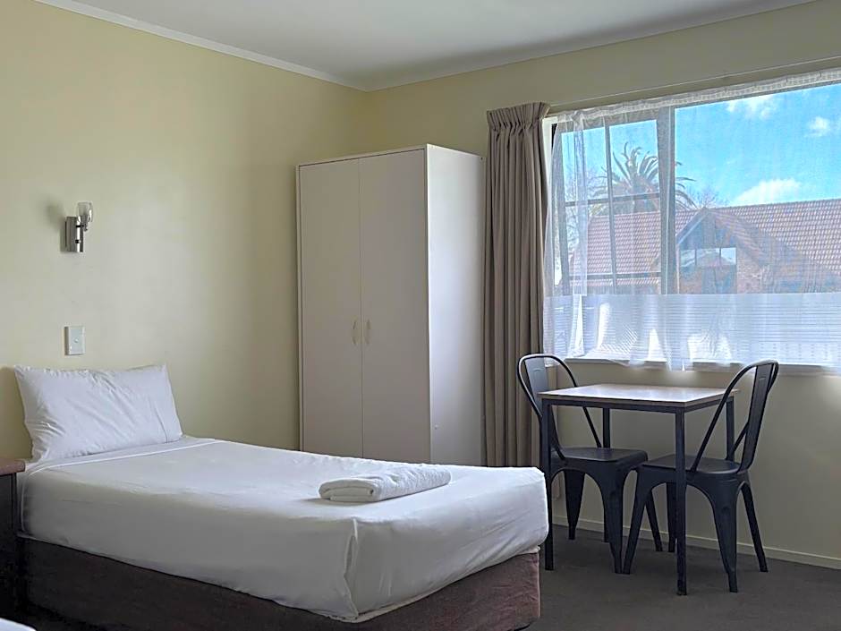 Devonwood Motel