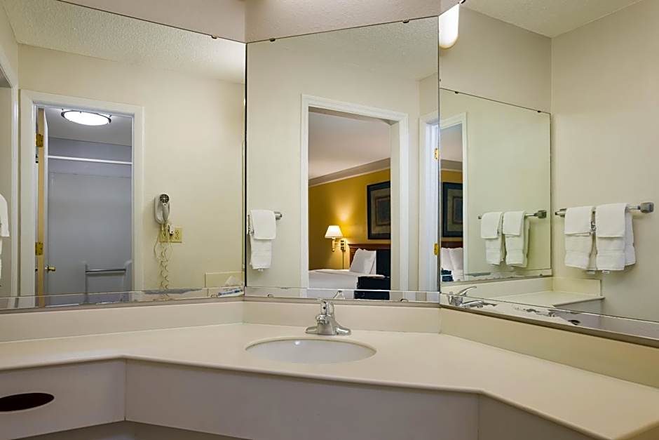Super 8 by Wyndham Savannah