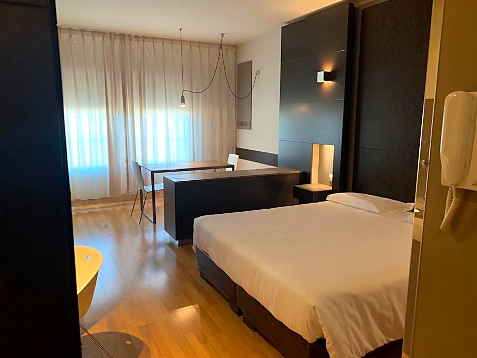 Wall Art Hotel & Residence