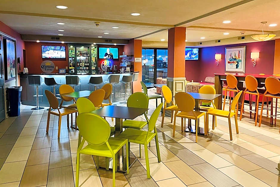 Clarion Inn & Suites Evansville Eastland Area