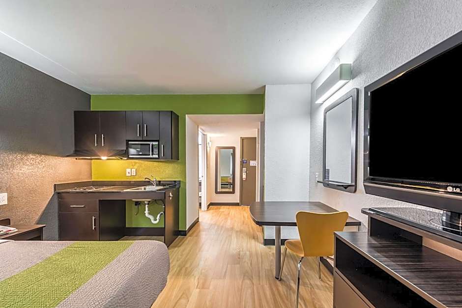 Studio 6-Indianapolis, IN