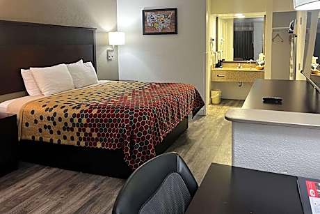 1 King Bed, Nonsmoking, Upgrade